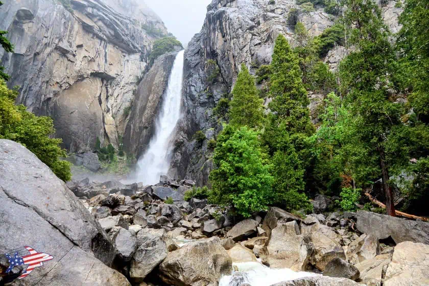 Lower Yosemite Falls vista dalla piattaforma d'osservazione