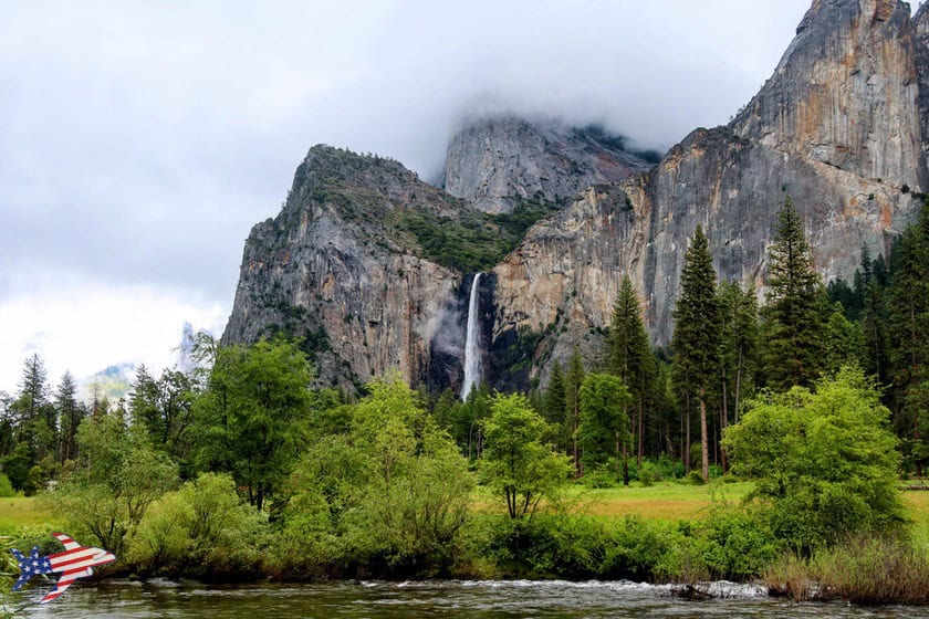 Yosemite Bridalveil Fall vista da oltre il fiume 2
