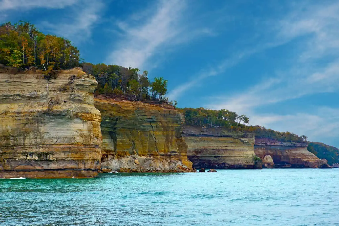 Pictured Rocks National Lakeshore: le scogliere colorate del Michigan