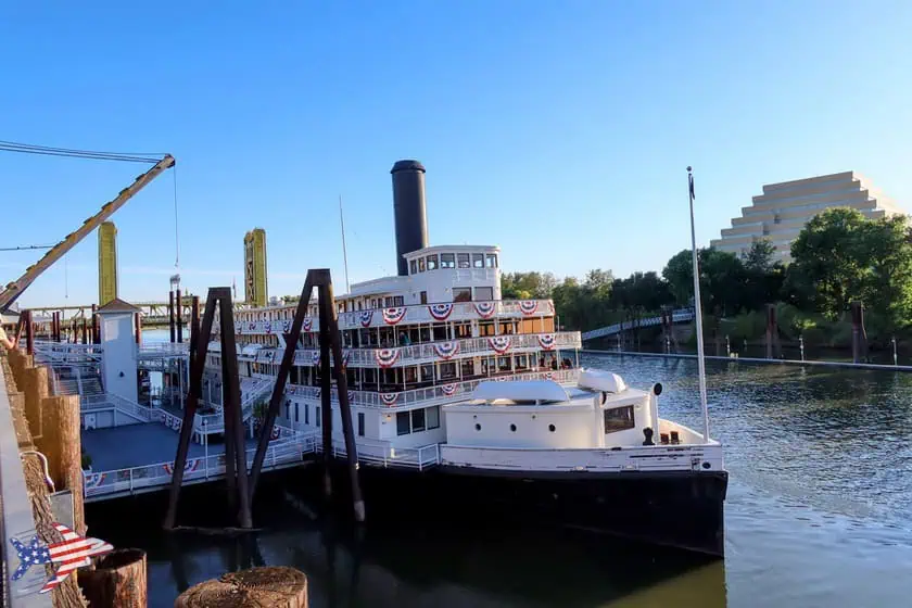 Sacramento - Battello Delta King Hotel