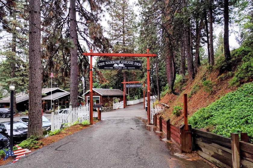 Mariposa Grove - Narrow Gauge Inn cartello