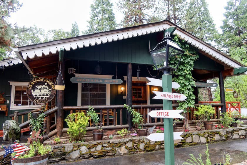 Mariposa Grove - Narrow Gauge Inn reception