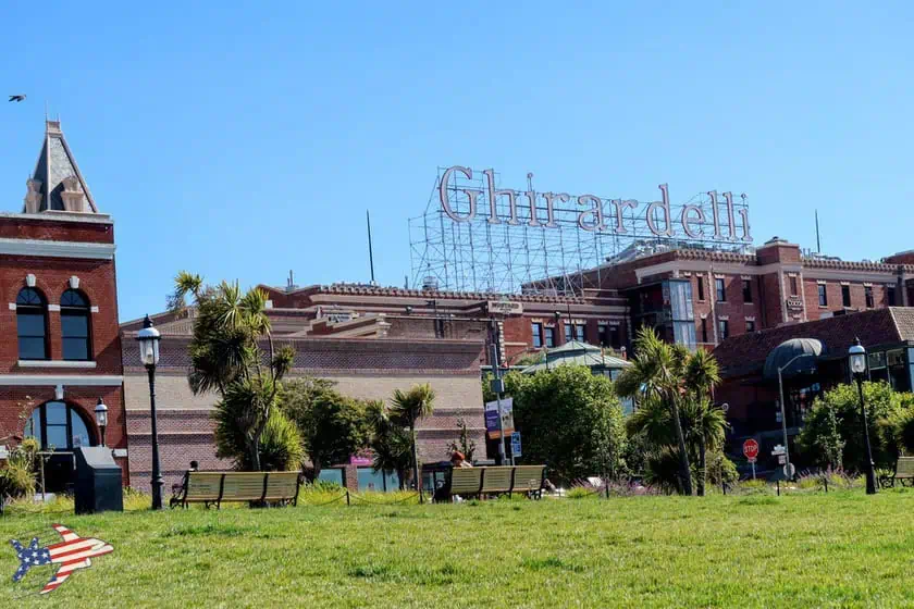Ghirardelli Square - Insegna