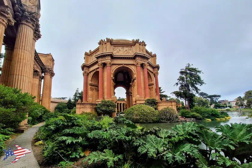Palace of Fine Arts - Vialetto attorno al lago