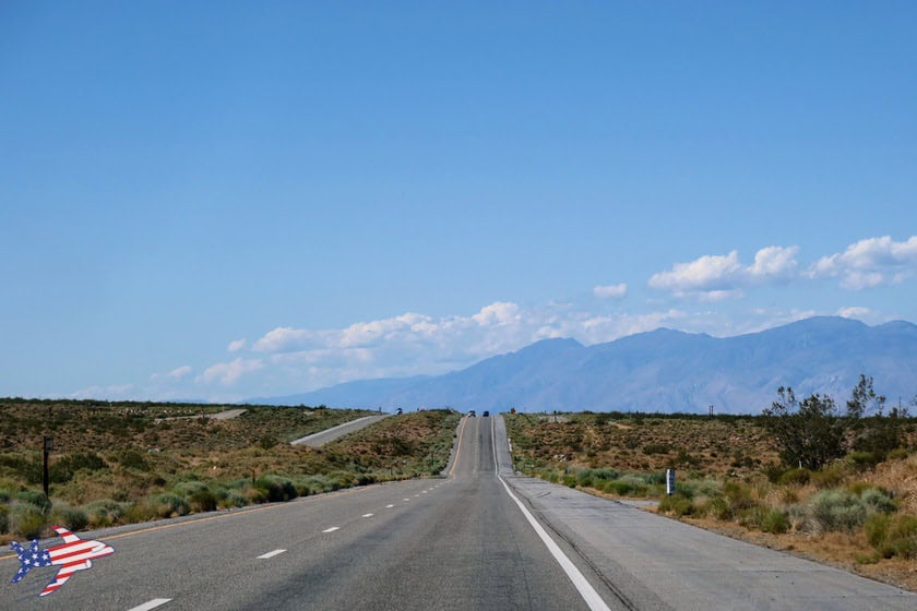 Strada in California tra Red Rock Canyon e Lone Pine