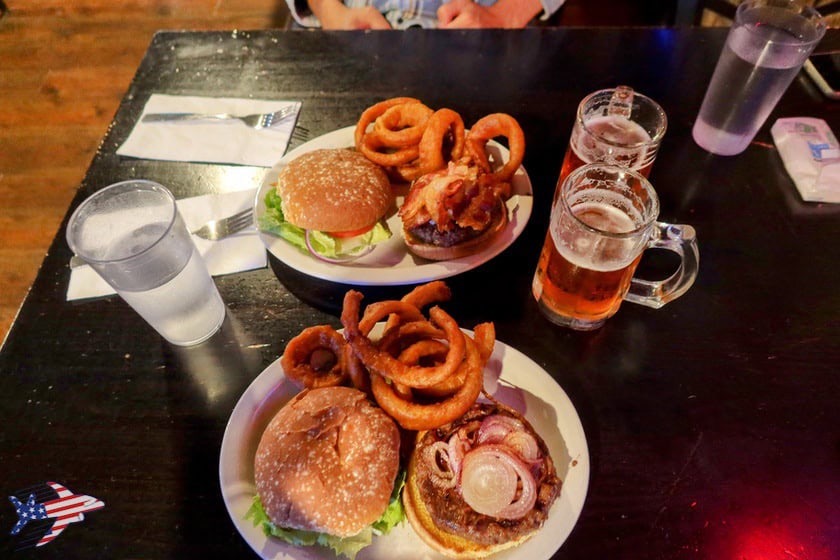 Lone Pine - Mt Whitney Restaurant - Hamburger di bisonte