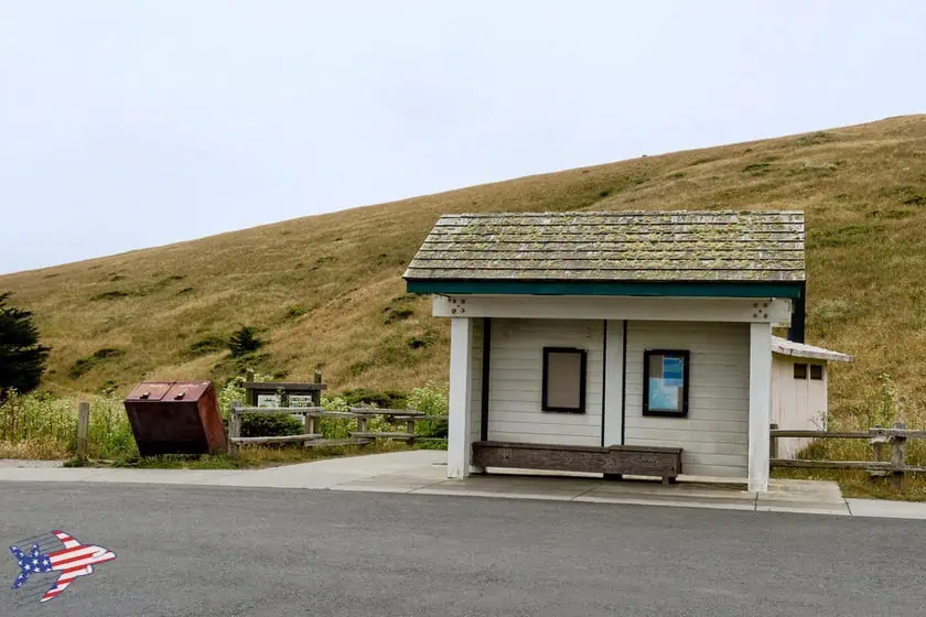 Point Reyes - Casotto dei bagni nel parcheggio di Chimney Rock