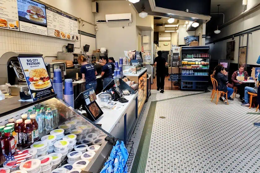 Marina District dove mangiare - Noah's NY Bagels interno