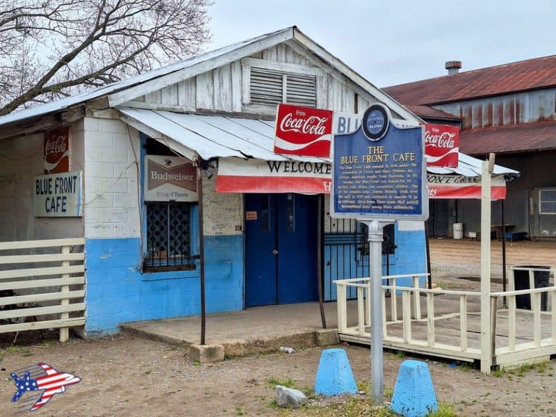 the blue front cafè