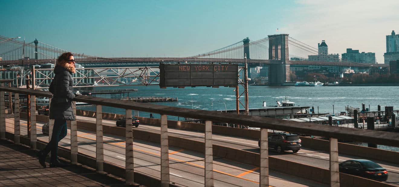 Vista sul Brooklyn Bridge dall'Elevated Acre