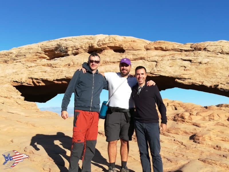 Andrea Cuminatto con Lorenzo e Bernardo al Mesa Arch Utah