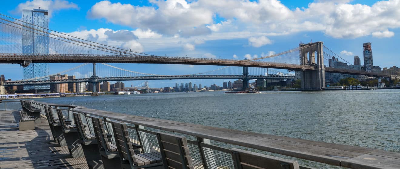 Dal Pier 17 si gode una delle migliori viste sul Ponte di Brooklyn