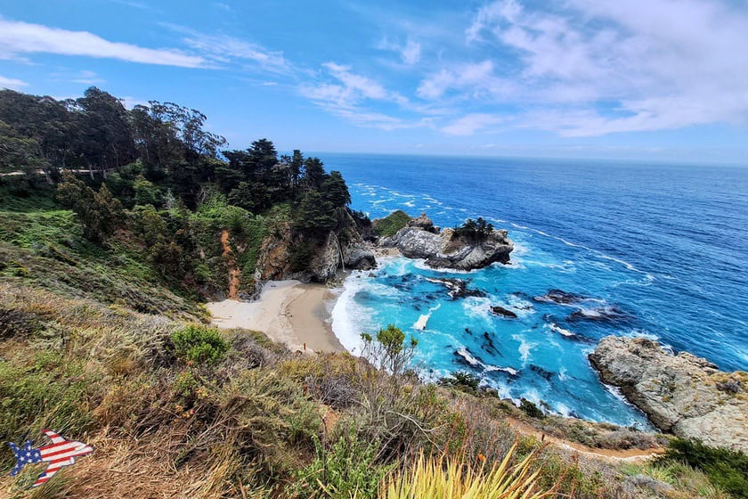 McWay Falls Big Sur nella McWay Cove